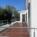公寓 Geraeumige Mit Terrasse *
