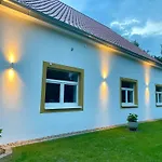 Geraeumige Mit Terrasse