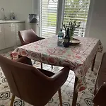 Geraeumige Mit Terrasse 公寓 *