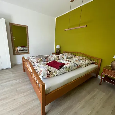 Geraeumige Mit Terrasse Apartment