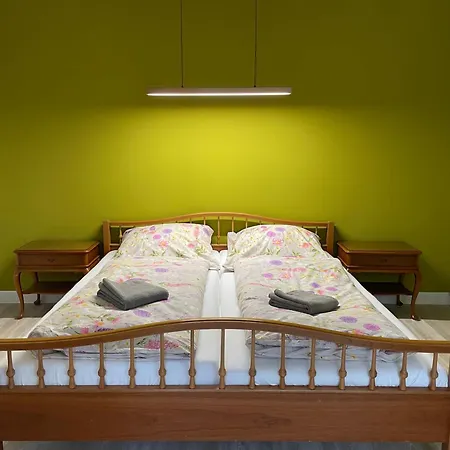 Geraeumige Mit Terrasse