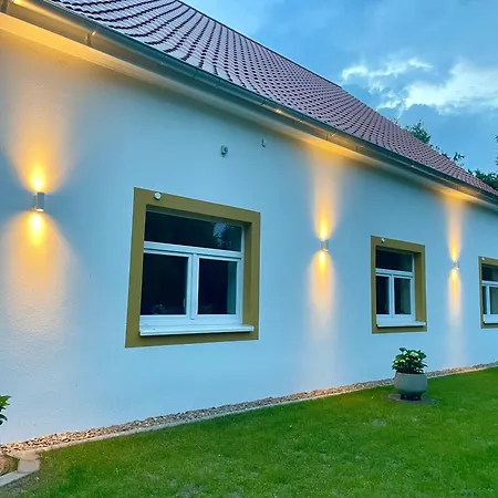 Geraeumige Mit Terrasse