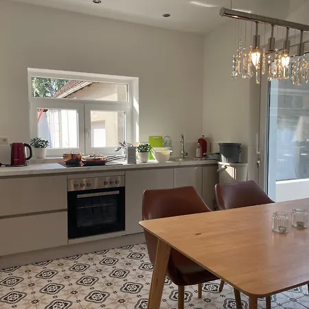 Geraeumige Mit Terrasse شقة *