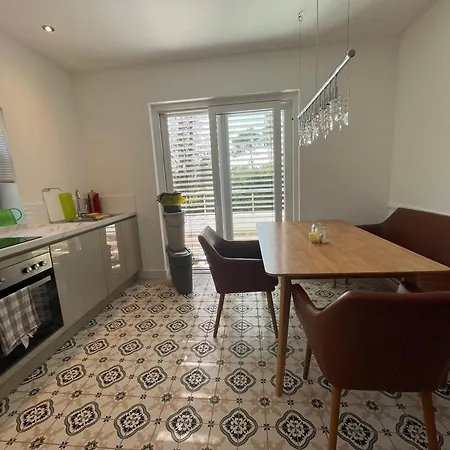 Geraeumige Mit Terrasse Appartement