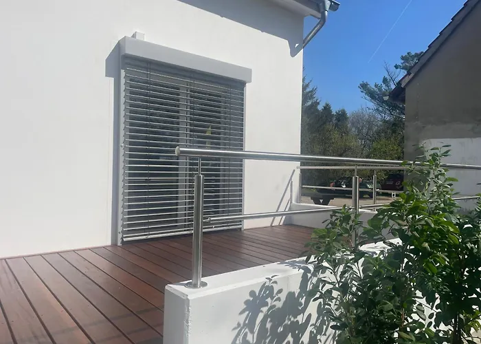 Daire Geraeumige Mit Terrasse