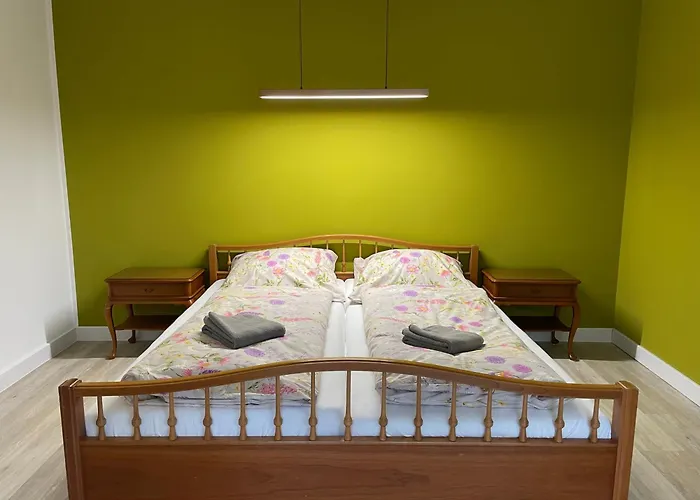 Geraeumige Mit Terrasse