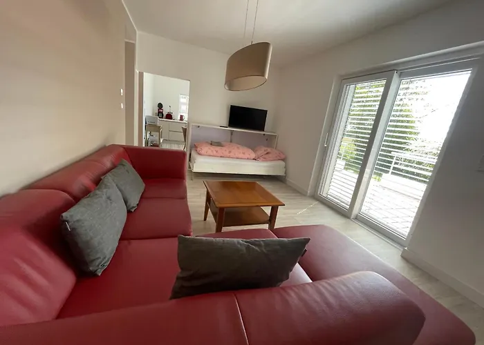 Geraeumige Mit Terrasse