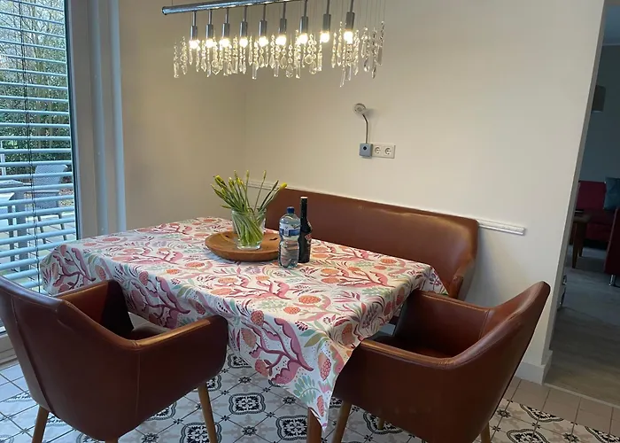 شقة Geraeumige Mit Terrasse